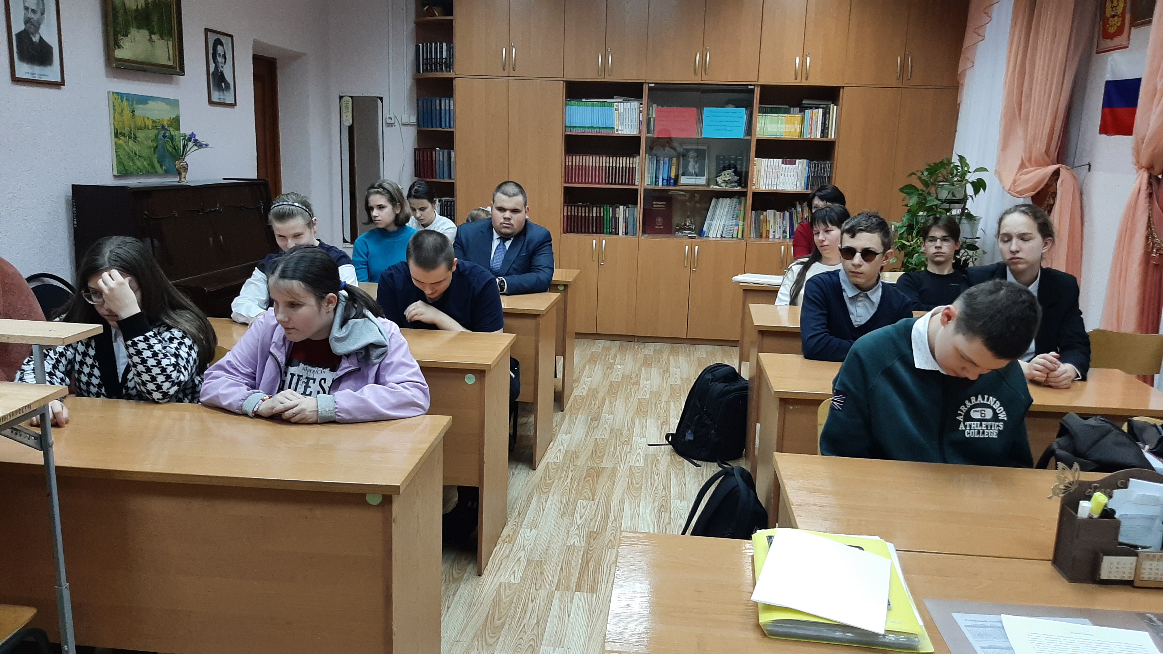 Укажите подпись к картинке.